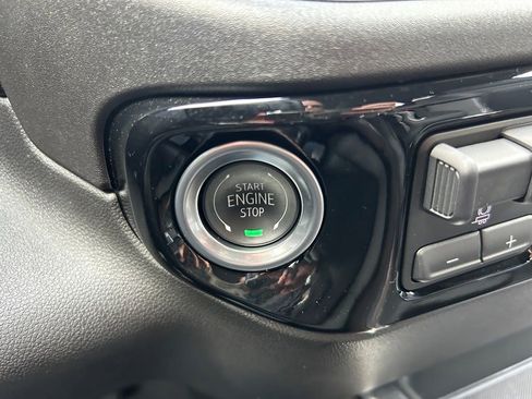 Used 2025 GMC Sierra 1500 SLT w/ SLT Premium Package image 37