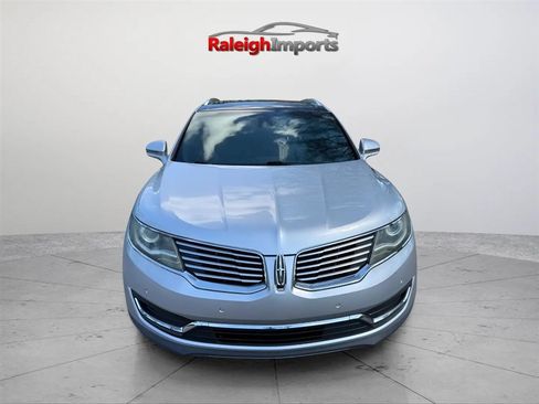 Used 2016 Lincoln MKX Reserve w/ Technology Package AWD/4WD image 3