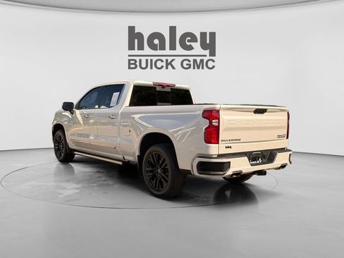 Used 2024 Chevrolet Silverado 1500 High Country w/ High Country Premium Package AWD/4WD image 3