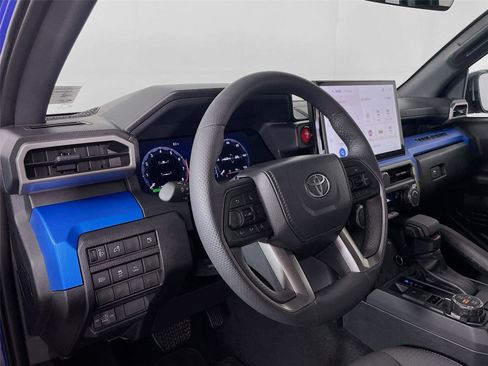 Used 2025 Toyota Tacoma TRD Off-Road image 13