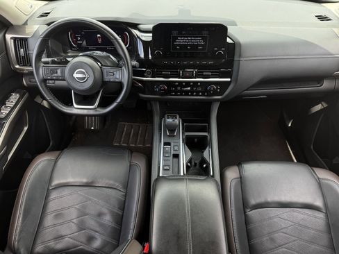 Used 2023 Nissan Pathfinder Platinum FWD image 12