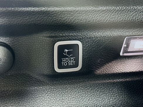 Used 2022 Jeep Grand Cherokee L Limited image 31