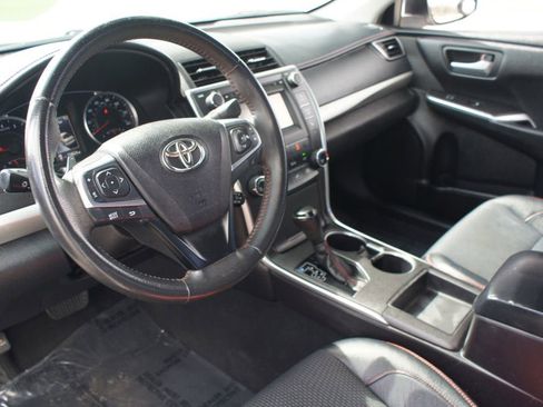 Used 2017 Toyota Camry SE image 9