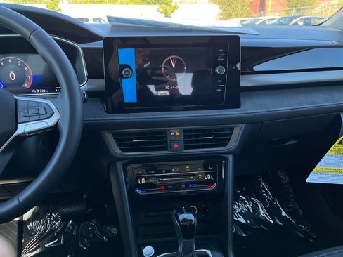 New 2025 Volkswagen Taos SE image 11