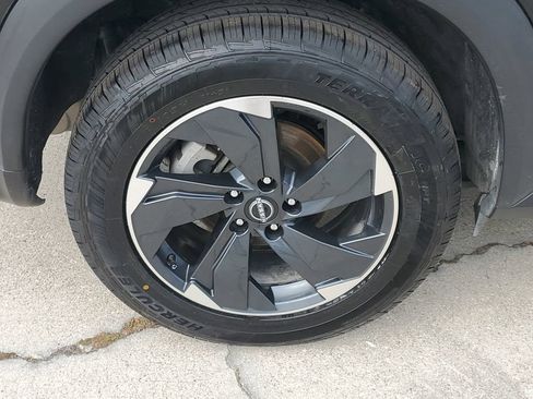 Certified 2025 Nissan Rogue SV FWD image 12