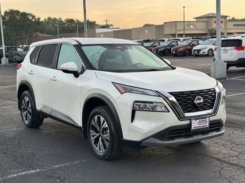 Certified 2023 Nissan Rogue SV image 3