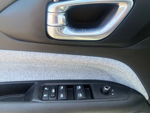 Used 2022 Jeep Compass Latitude w/ Convenience Group AWD/4WD image 11