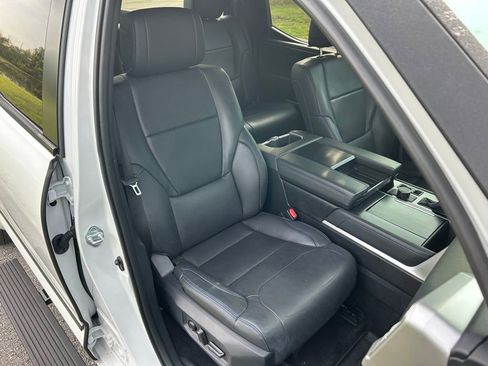 Used 2025 Toyota Tundra Platinum AWD/4WD image 15