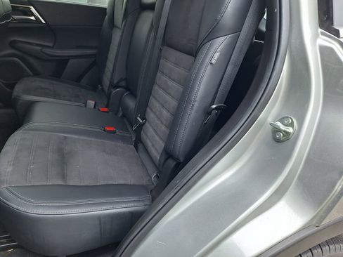 Used 2024 Mitsubishi Outlander SE Black Edition image 22