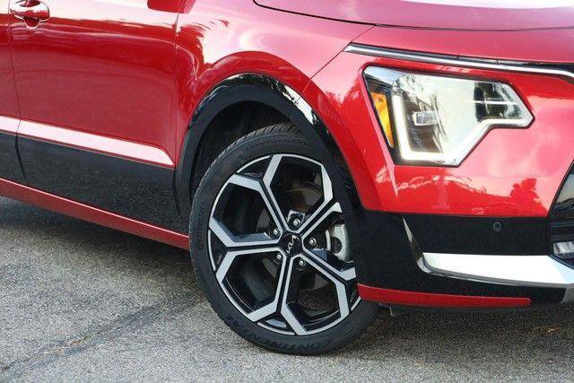 Used 2024 Kia Niro SX Touring FWD image 25