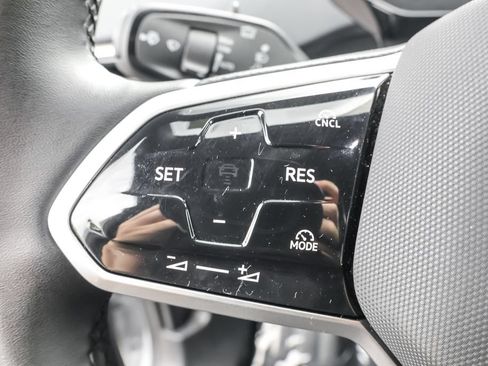 Certified 2025 Volkswagen ID.4 Pro AWD/4WD image 20