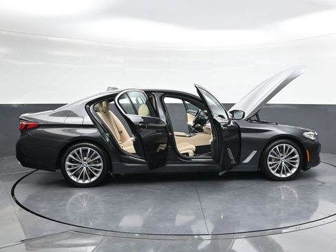 Used 2021 BMW 530i w/ Premium Package image 32