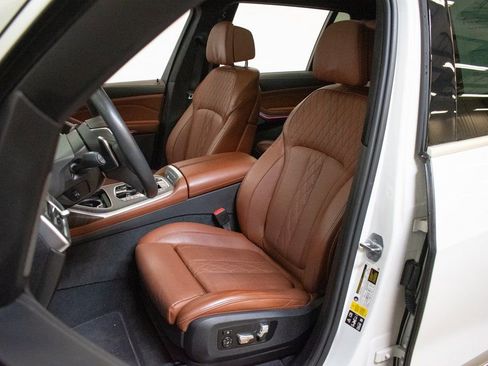 Certified 2023 BMW X7 xDrive40i w/ Executive Package image 21