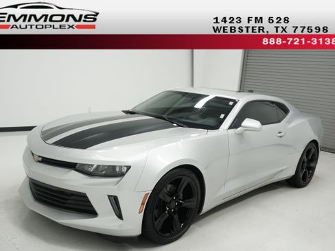 Used 2016 Chevrolet Camaro LT RWD image 1