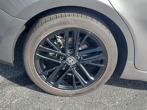 Used 2025 Toyota Camry SE image 9