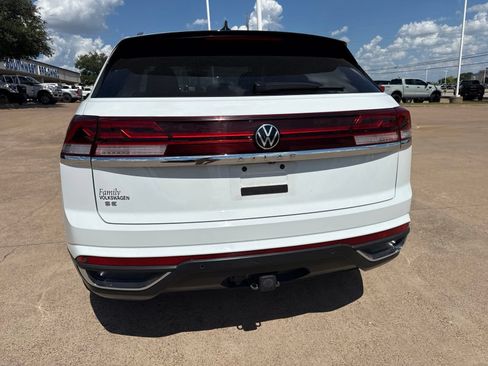 Used 2025 Volkswagen Atlas Cross Sport SE FWD image 6