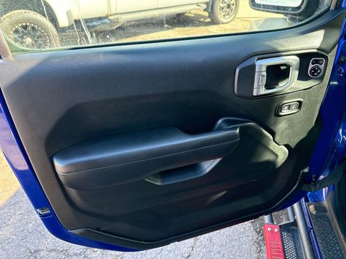 Used 2018 Jeep Wrangler Sport AWD/4WD image 22