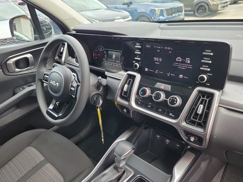 Certified 2023 Kia Sorento LX FWD image 8