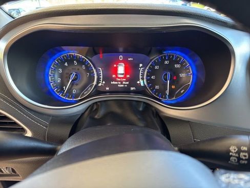 Used 2020 Chrysler Pacifica Limited w/ S Appearance Package FWD image 16