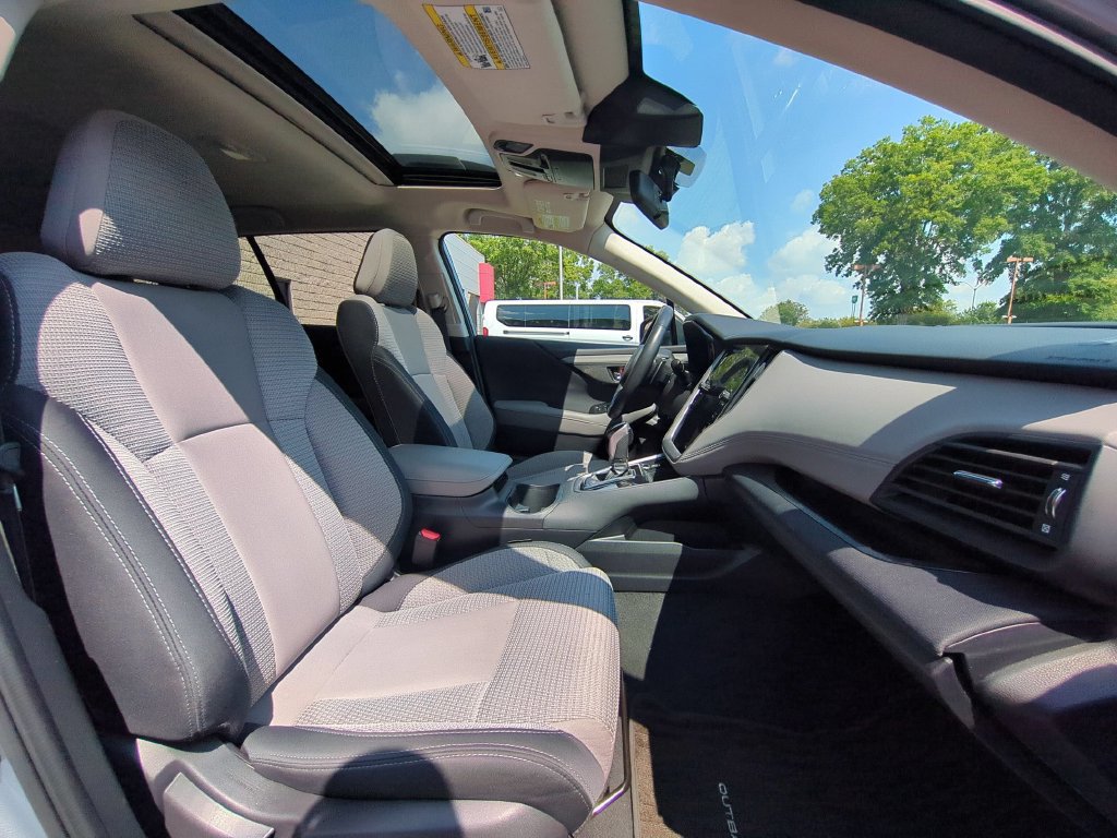 Used 2025 Subaru Outback Premium AWD/4WD image 31