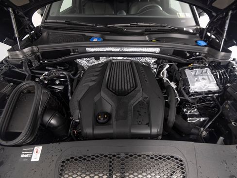 Certified 2026 Porsche Macan Turbo AWD/4WD image 46