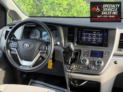 Used 2016 Toyota Sienna LE FWD image 31