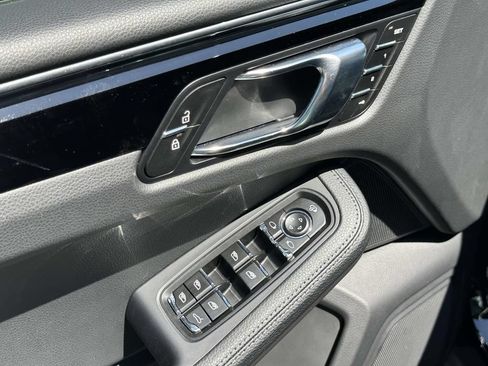 Certified 2026 Porsche Macan AWD/4WD image 19