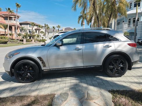 Used 2011 INFINITI FX50 AWD w/ Sport Pkg image 32