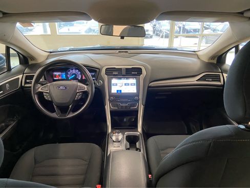 Used 2018 Ford Fusion SE w/ Fusion SE Technology Package image 16