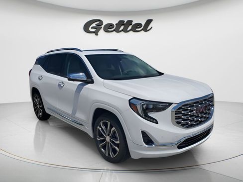 Used 2020 GMC Terrain Denali w/ Denali Premium Package FWD image 3