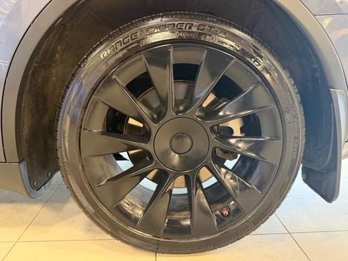 Used 2022 Tesla Model Y Long Range AWD/4WD image 41