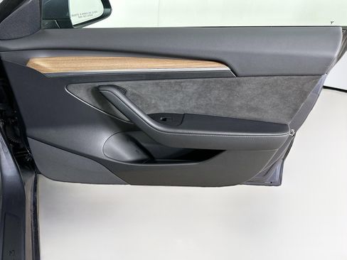 Used 2023 Tesla Model 3 Standard Range image 33