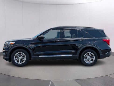 Used 2022 Ford Explorer XLT w/ Equipment Group 202A AWD/4WD image 2