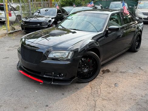 Used 2014 Chrysler 300 C RWD image 3