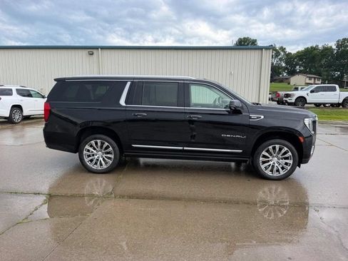 Used 2022 GMC Yukon XL Denali w/ Max Trailering Package AWD/4WD image 2