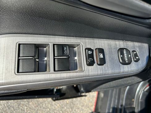 Used 2012 Toyota Camry SE FWD image 17