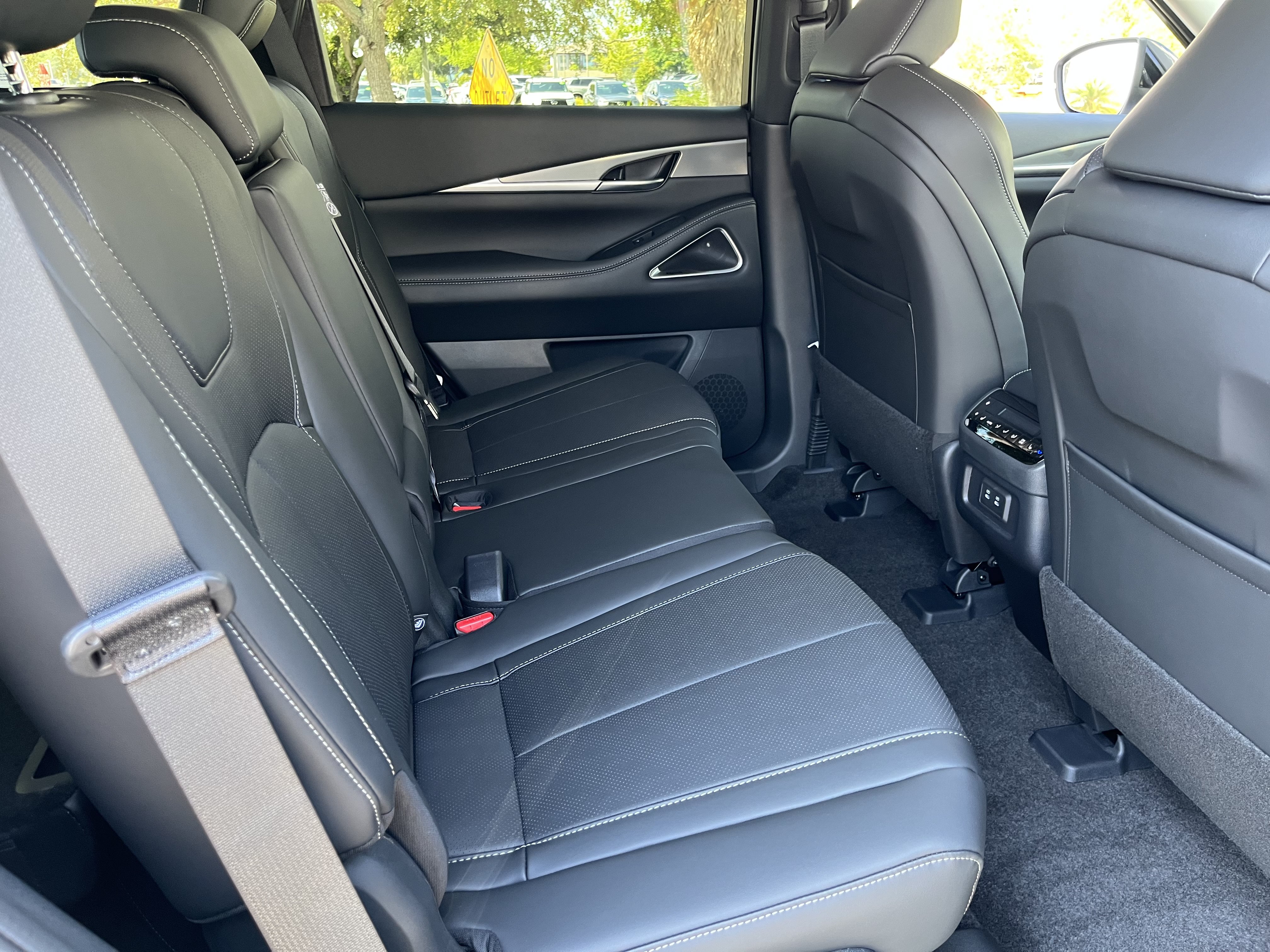 New 2027 INFINITI QX60 Luxe w/ Cargo Package FWD image 17