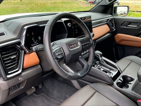 Used 2023 GMC Canyon AT4 w/ AT4 Premium Package AWD/4WD image 12