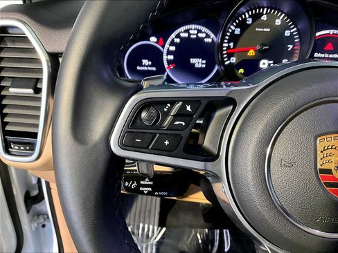 Certified 2023 Porsche Cayenne Coupe AWD/4WD image 27