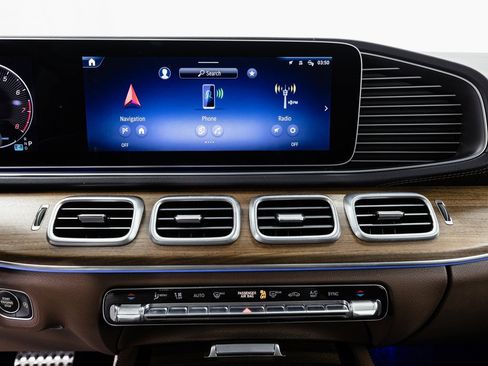 Used 2025 Mercedes-Benz GLS 580 4MATIC image 16