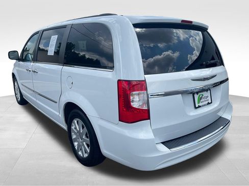 Used 2015 Chrysler Town & Country Touring w/ Driver Convenience Group FWD image 5