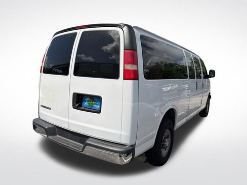 Used 2018 Chevrolet Express 3500 LT w/ LT Preferred Equipment Group RWD image 5