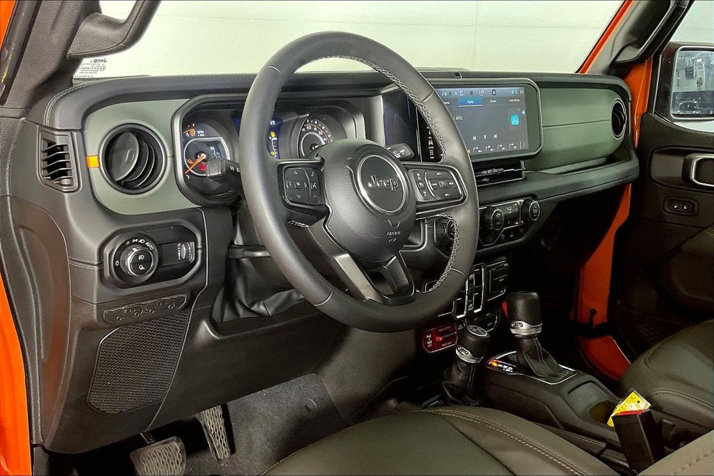 Used 2025 Jeep Gladiator Mojave AWD/4WD image 15
