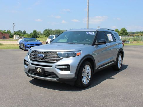 Used 2022 Ford Explorer King Ranch w/ Premium Technology Package RWD image 4