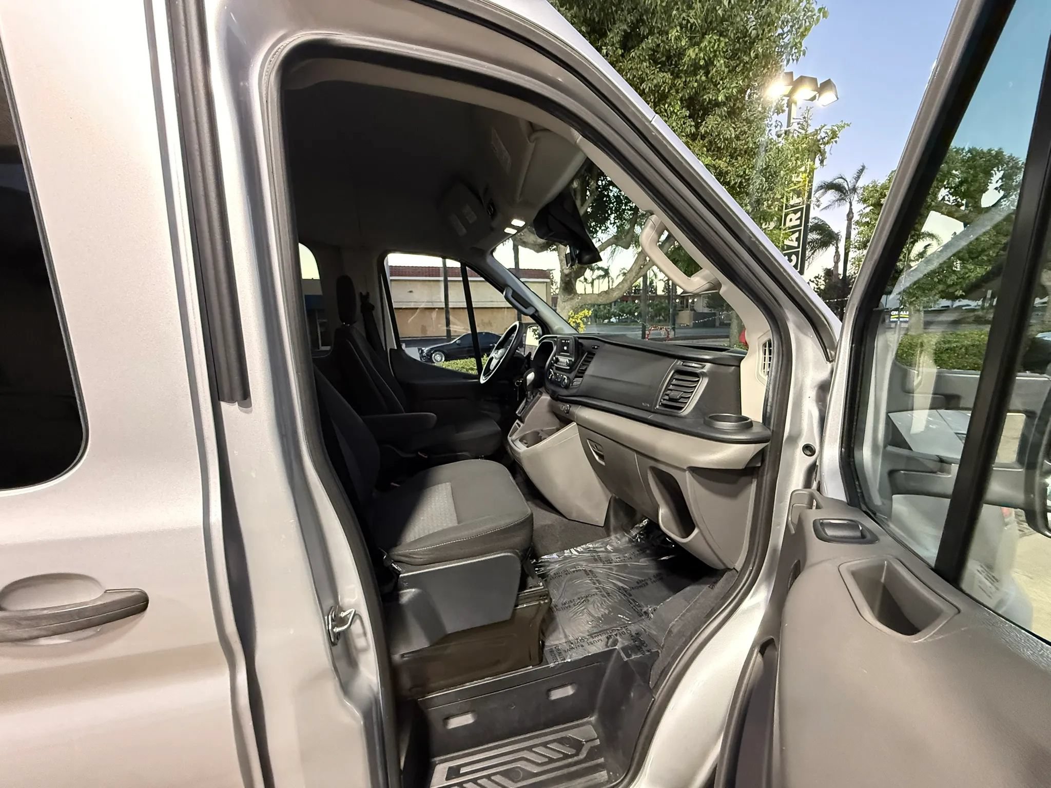 Used 2021 Ford Transit 350 XLT RWD image 13
