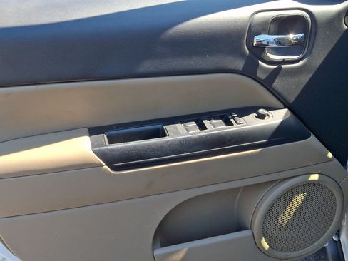 Used 2016 Jeep Patriot Latitude FWD image 14