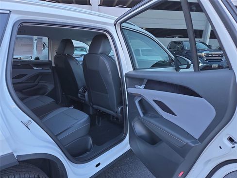 New 2026 Volkswagen Tiguan SE image 28