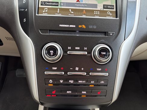 Used 2019 Lincoln MKC Select w/ Select Plus Package AWD/4WD image 18