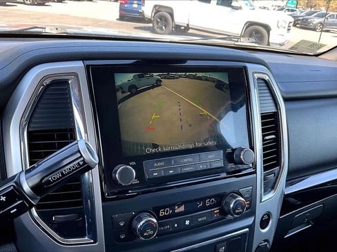 Used 2021 Nissan Titan SV w/ SV Convenience Package image 21