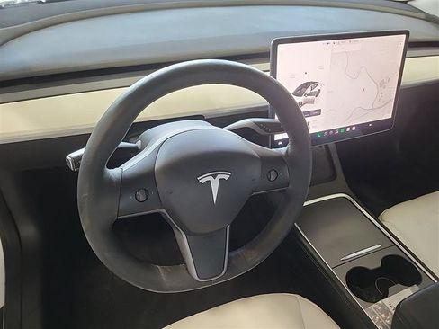 Used 2022 Tesla Model 3 Standard Range Plus RWD image 6